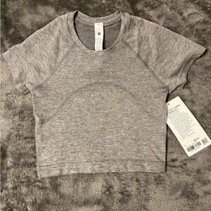 size 4 cropped gray lulu swiftly